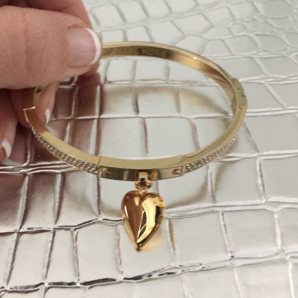 NWOT Michael Kors Hinged Heart Bracelet - Picture 5 of 7